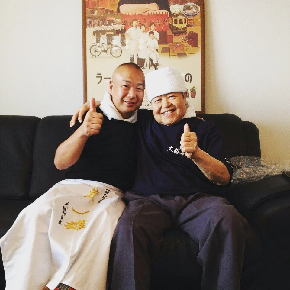 คุณยามากิชิและโคจิ ทาชิโระ
